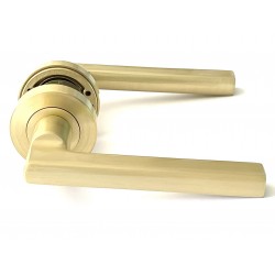 SARA door handle on NIKA rose OS - satin brass